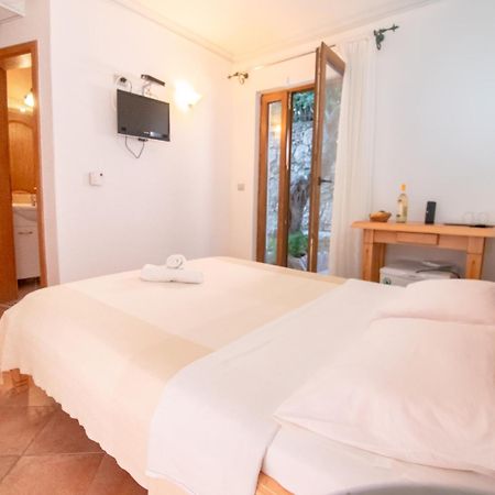 Apartments And Rooms Levantin Inn Sveti Stefan Esterno foto