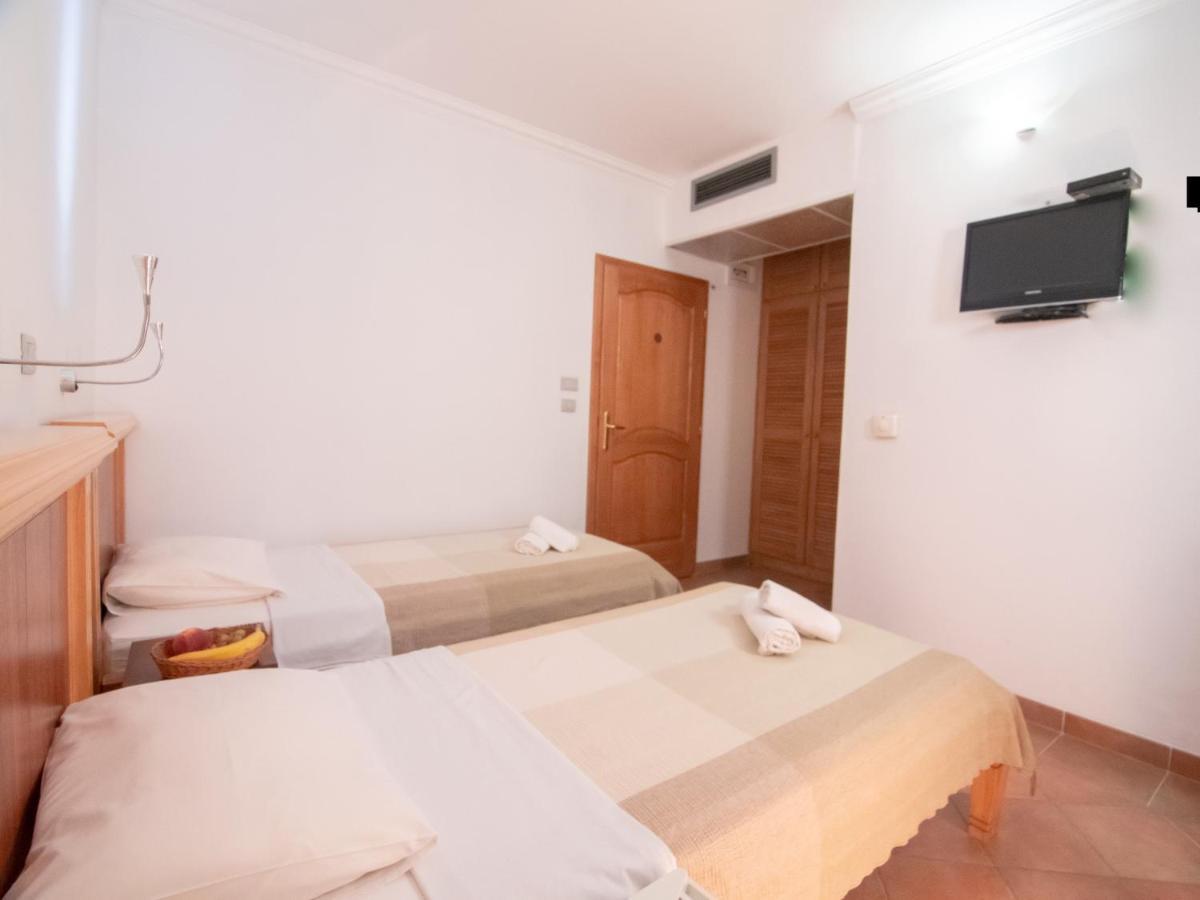 Apartments And Rooms Levantin Inn Sveti Stefan Esterno foto