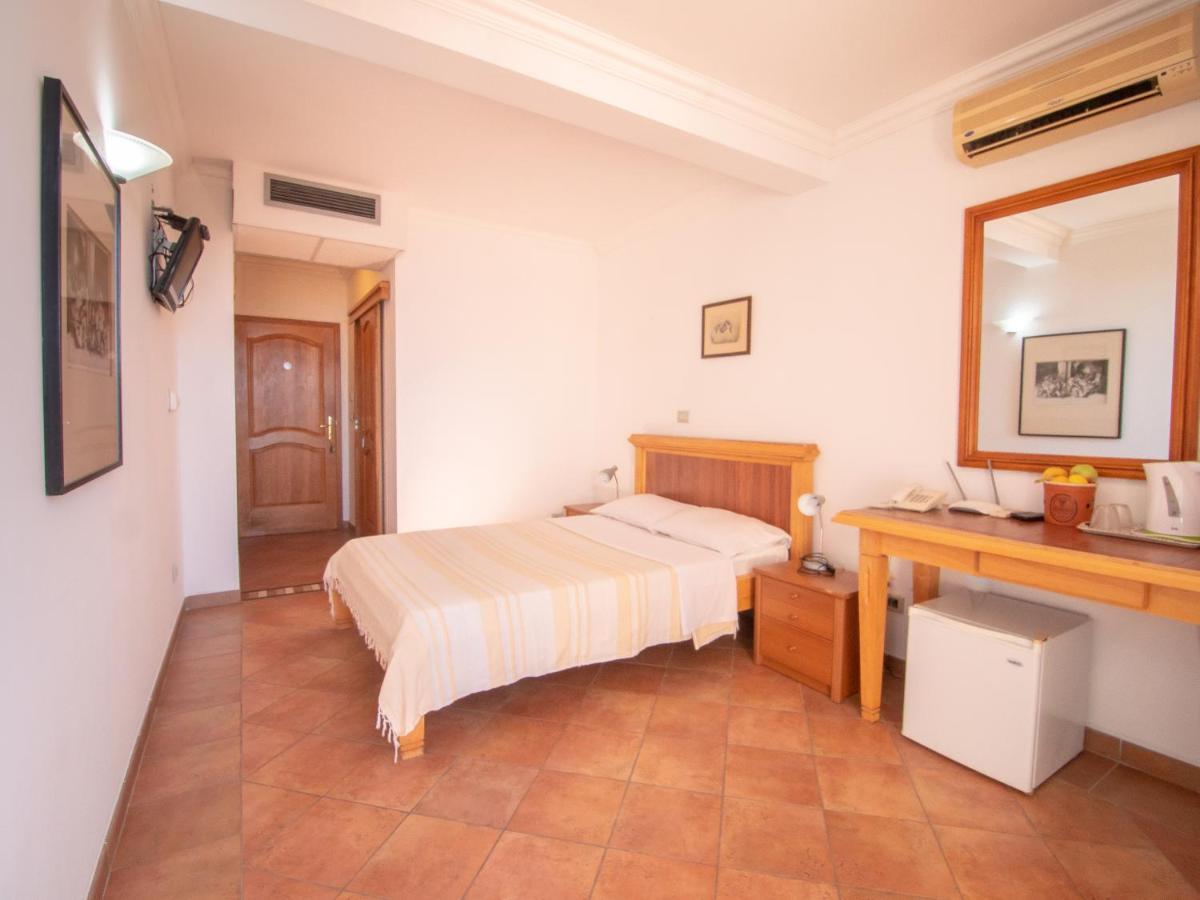 Apartments And Rooms Levantin Inn Sveti Stefan Esterno foto