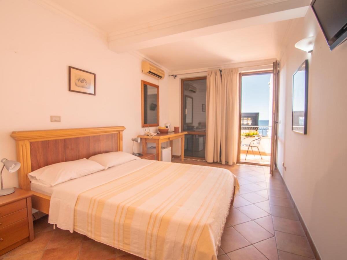 Apartments And Rooms Levantin Inn Sveti Stefan Esterno foto