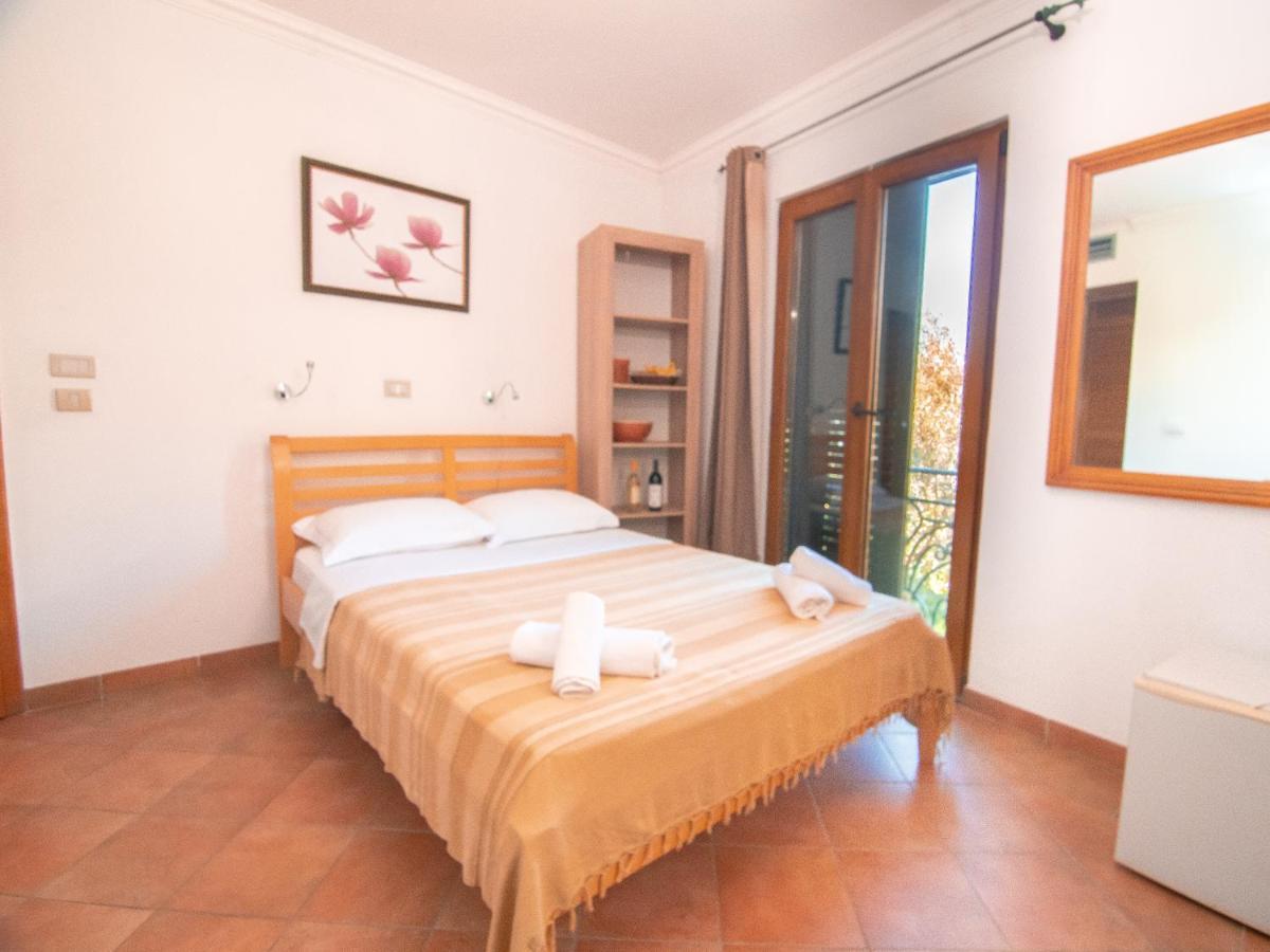Apartments And Rooms Levantin Inn Sveti Stefan Esterno foto