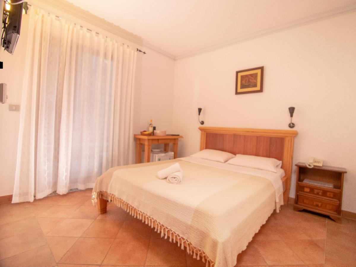 Apartments And Rooms Levantin Inn Sveti Stefan Esterno foto