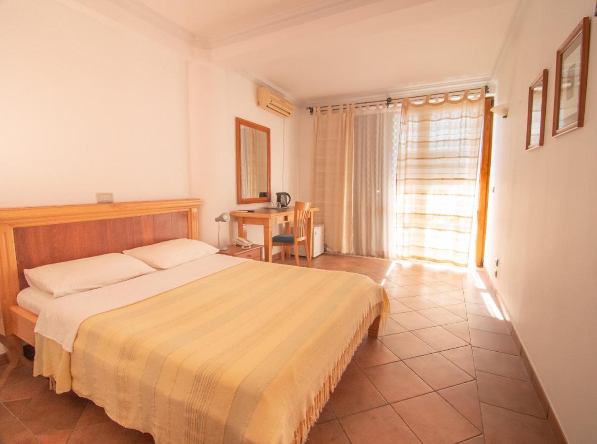 Apartments And Rooms Levantin Inn Sveti Stefan Esterno foto