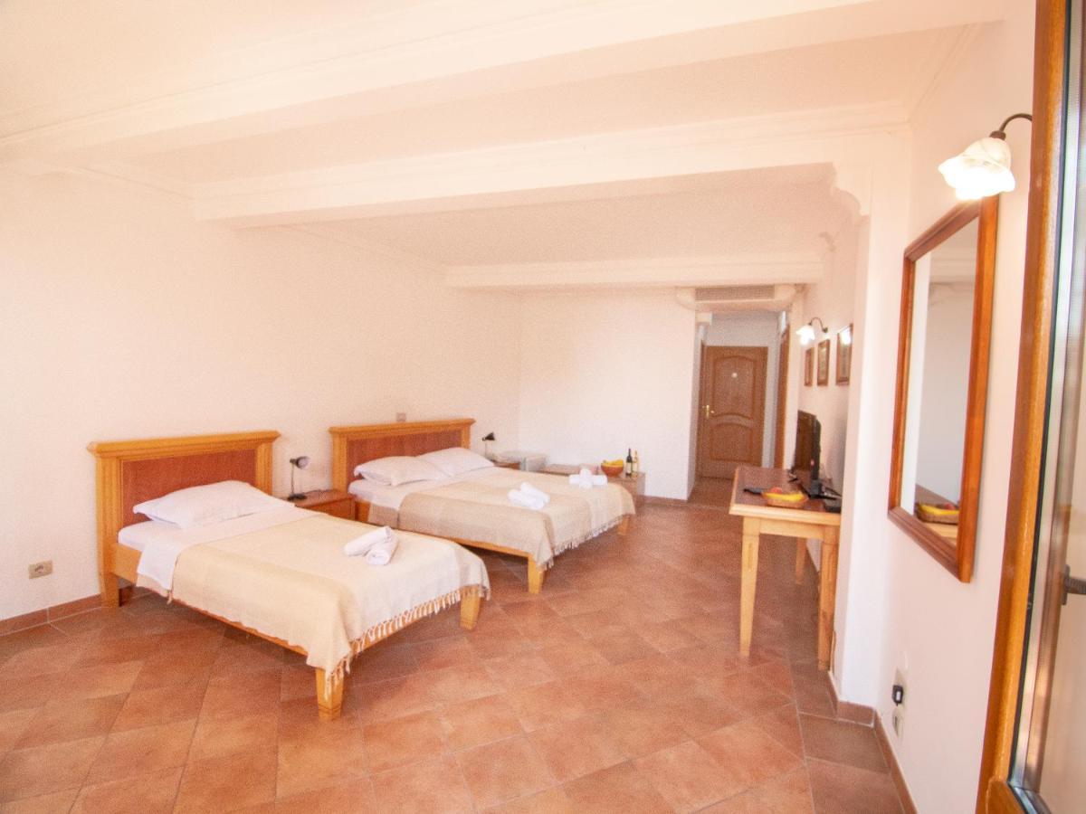 Apartments And Rooms Levantin Inn Sveti Stefan Esterno foto