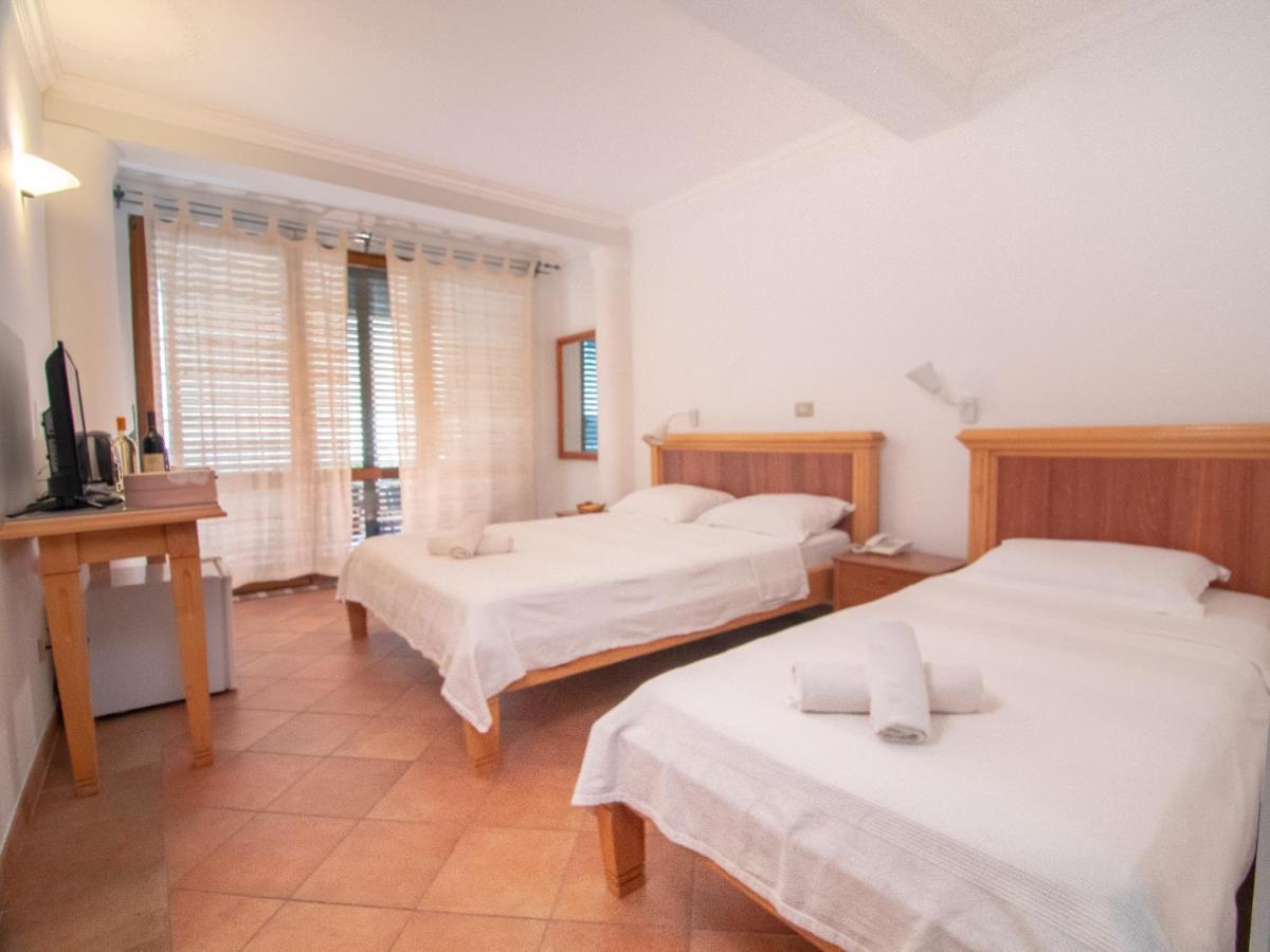 Apartments And Rooms Levantin Inn Sveti Stefan Esterno foto