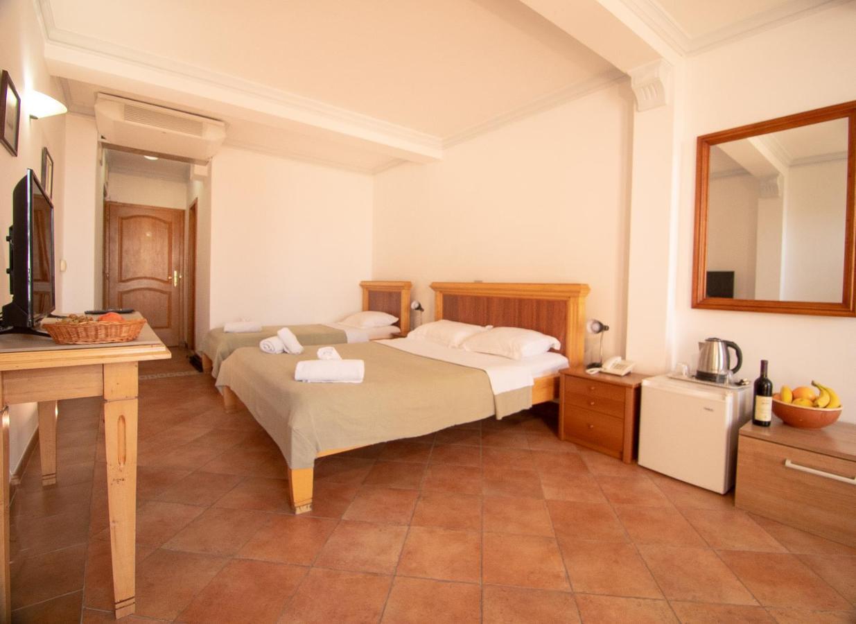 Apartments And Rooms Levantin Inn Sveti Stefan Esterno foto