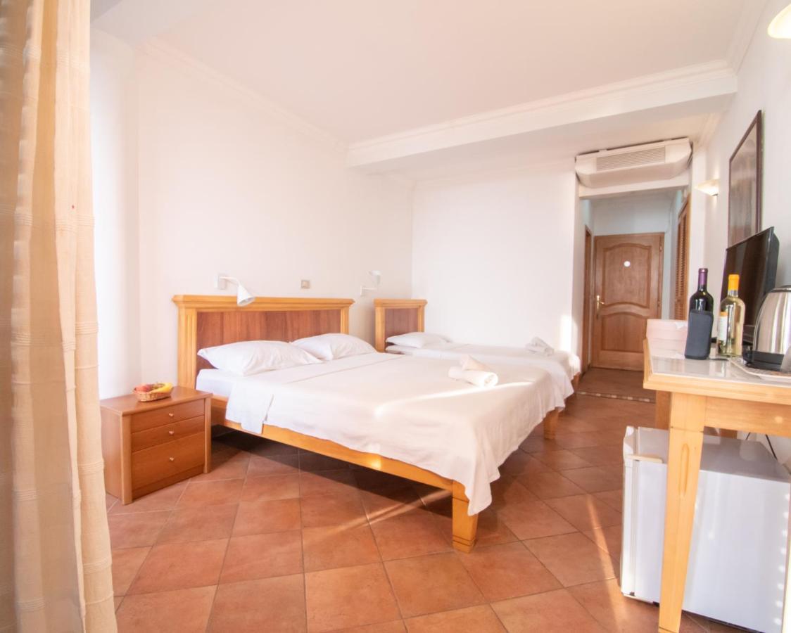 Apartments And Rooms Levantin Inn Sveti Stefan Esterno foto