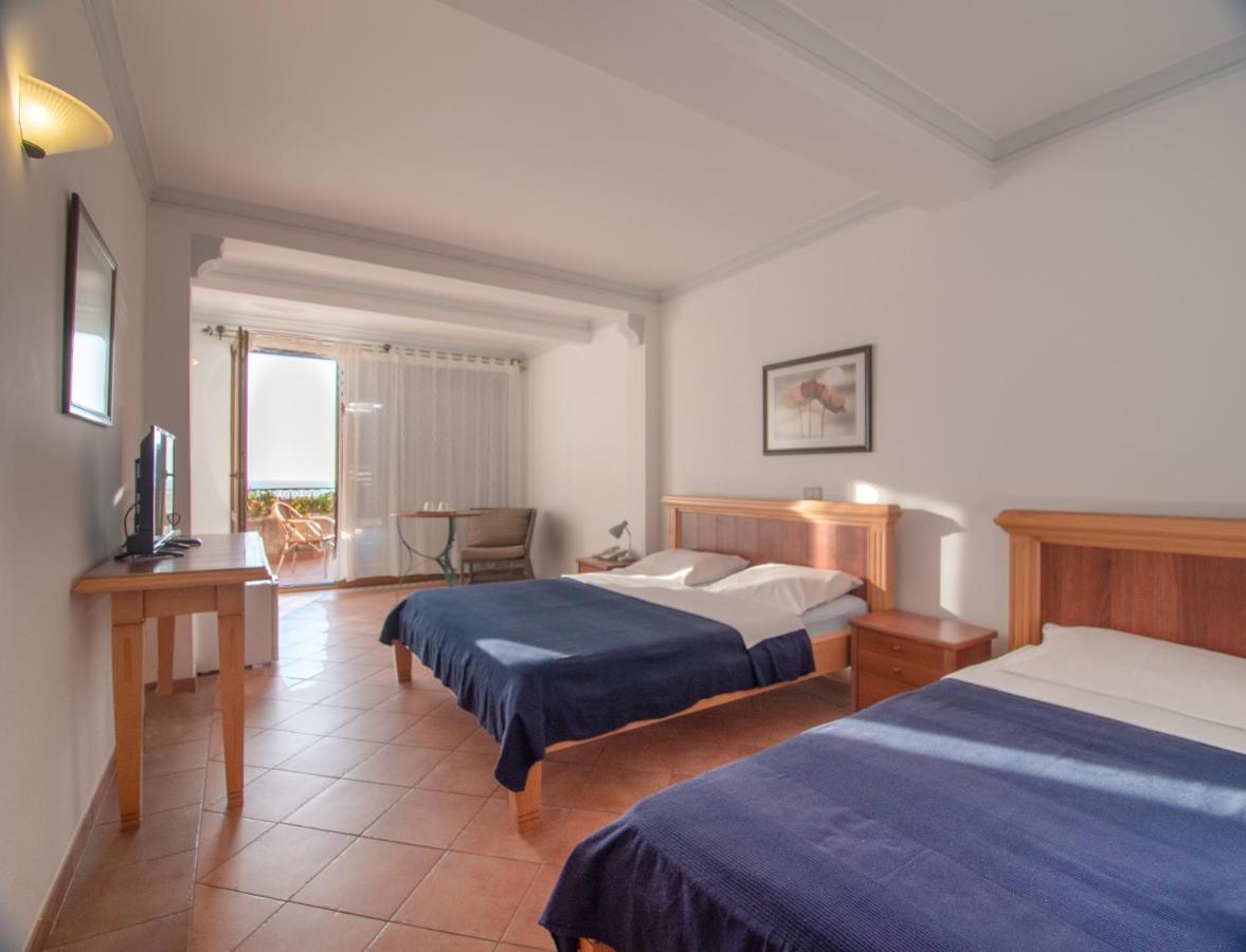 Apartments And Rooms Levantin Inn Sveti Stefan Esterno foto