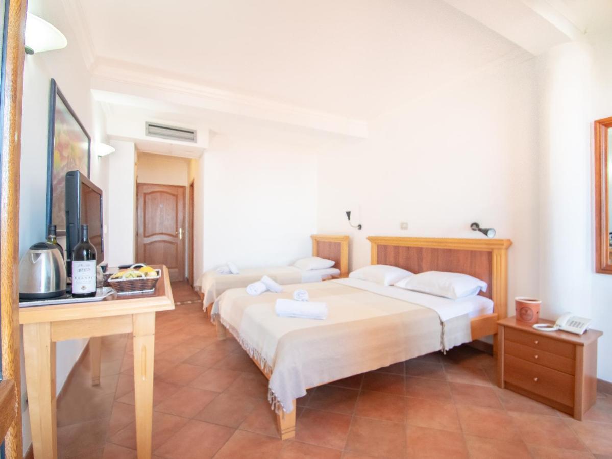 Apartments And Rooms Levantin Inn Sveti Stefan Esterno foto