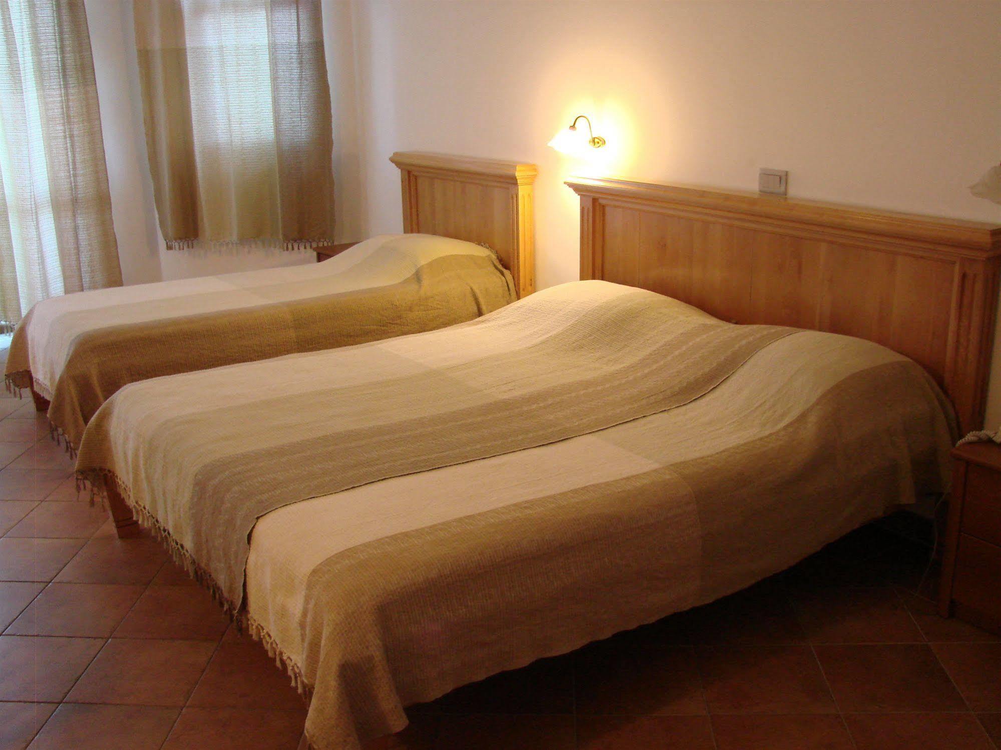 Apartments And Rooms Levantin Inn Sveti Stefan Esterno foto