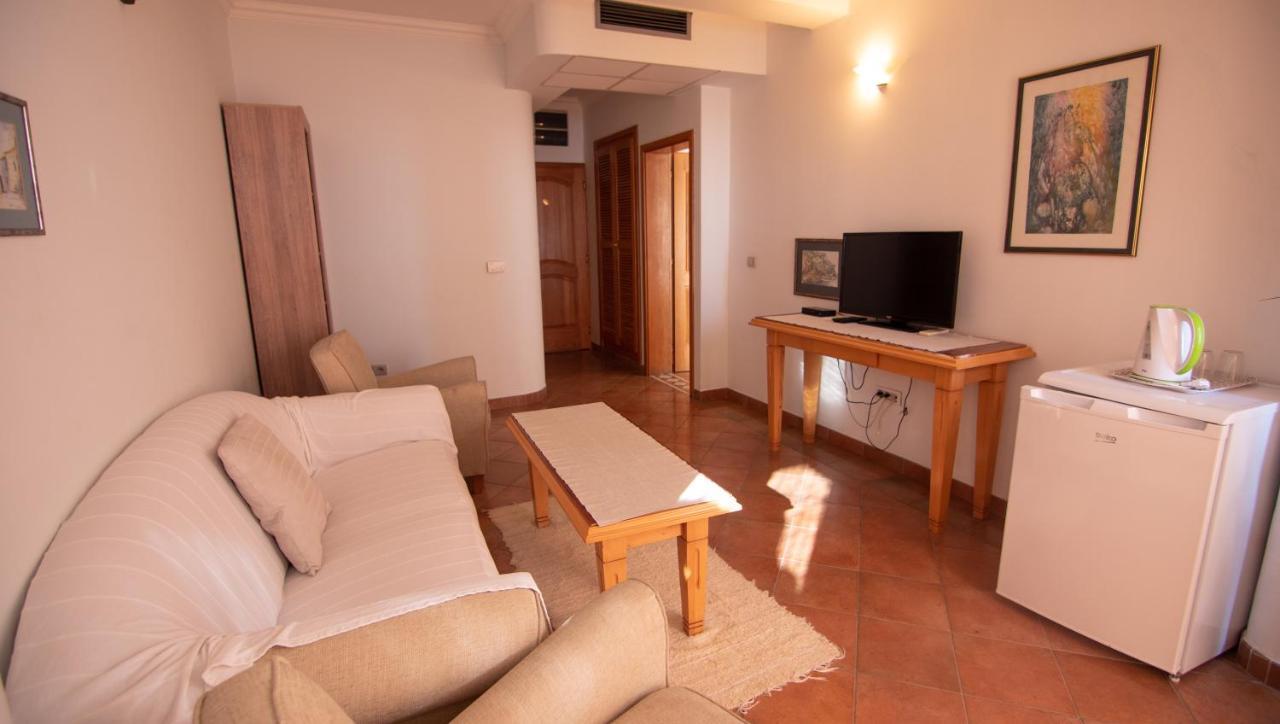 Apartments And Rooms Levantin Inn Sveti Stefan Esterno foto